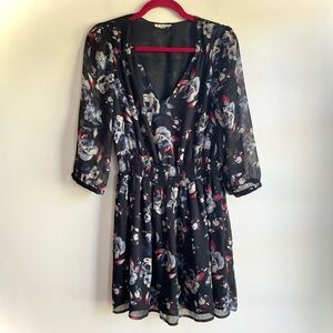 Cope Floral Print 3/4 Sleeve V Neck Dress Size M